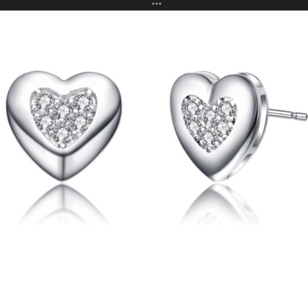 New Cute Heart Shaped Stud Earrings Center Cubic Zirconia Pave Silver Plating